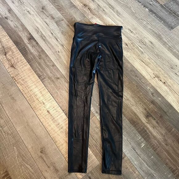 SPANX Faux Leather Leggings size m - Picture 2 of 9